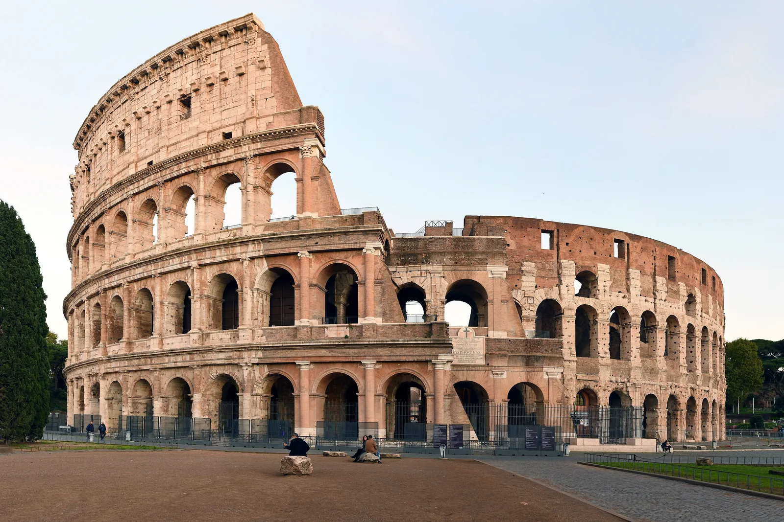 Transfer privato Aeroporto di Roma Fiumicino (FCO) verso Colosseum — 34 km, autista NCC professionista